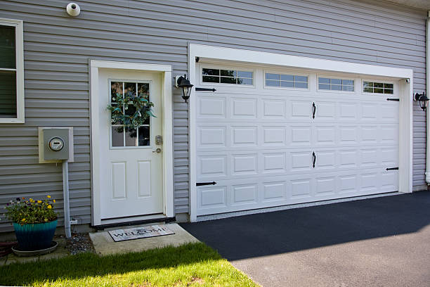 24/7 Emergency Garage Door Panel Replacement experts in Perry County County, TN